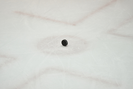 Orenburg, Russia - April 5, 2017 year: men play hockey on ice hockey tournament "Challenge Cup"のeditorial素材