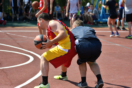 Orenburg, Russia - July 30, 2017 year: men play Street Basketball in the second round of the summer Street Basketball Leagueのeditorial素材