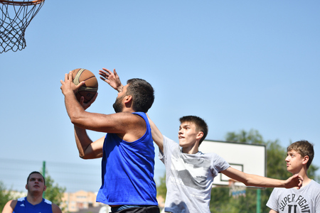 Orenburg, Russia - July 30, 2017 year: men play Street Basketball in the second round of the summer Street Basketball Leagueのeditorial素材