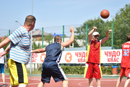 Orenburg, Russia - July 30, 2017 year: men play Street Basketball in the second round of the summer Street Basketball Leagueのeditorial素材