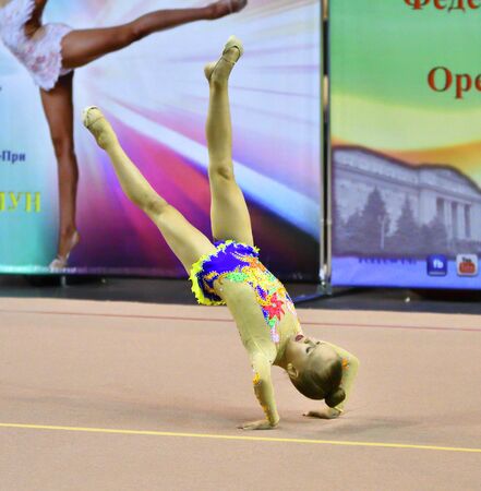 Orenburg, Russia - November 25, 2017 year: girls compete in rhythmic gymnastics on the Orenburg region Championship on rhythmic gymnastics "Winter melody-2017".のeditorial素材