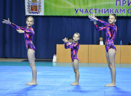 Orenburg, Russia, 26-27 May 2017 years: girl compete in sports acrobatics at the Open Championship Orenburga in sports acrobaticsのeditorial素材