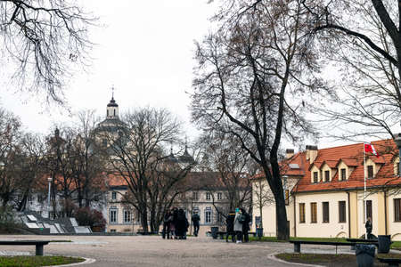 12-19-2019. Vilnius, Lithuania. Cobbled Town Hall Square in the central part of the old town.のeditorial素材