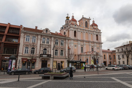 12-19-2019. Vilnius, Lithuania. Cobbled Town Hall Square in the central part of the old town.のeditorial素材