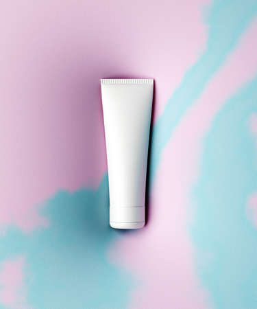 Design of natural cosmetic cream, serum, skincare blank bottle packaging. Bio organic product presentation. Abstract violet background. 3d illustrationの写真素材