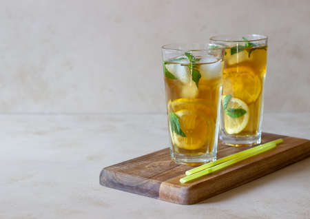 Cold tea with lemon and mint. A summer drink. Healthy eating. Vegetarian food. Dietの写真素材