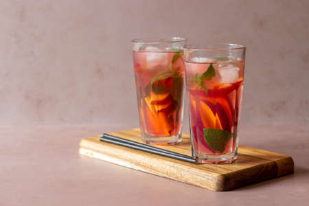 Cold peach tea with mint. Cold drinks. Healthy eating. Vegetarian foodの写真素材