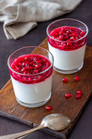 Italian dessert panna cotta with pomegranate. Vegetarian food. Healthy eating. Recipeの写真素材