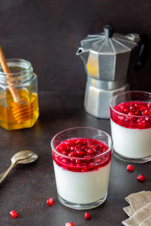 Italian dessert panna cotta with pomegranate. Vegetarian food. Healthy eating. Recipeの写真素材