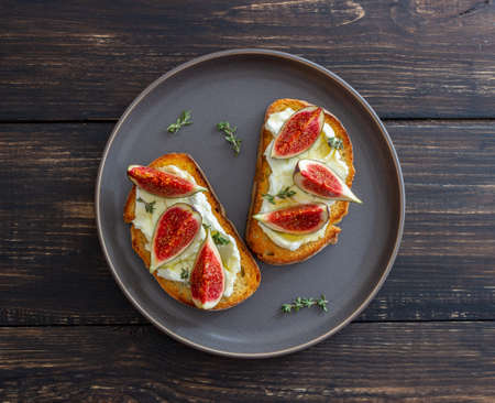 Bruschetta with figs, honey and cheese. Healthy eating. Vegetable foodの写真素材