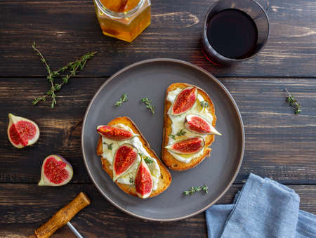 Bruschetta with figs, honey and cheese. Healthy eating. Vegetable foodの写真素材