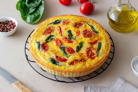 Quiche or pie with tomatoes, spinach and cheese. Healthy eating. Vegetarian food. French cuisineの写真素材