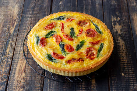 Quiche or pie with tomatoes, spinach and cheese. Healthy eating. Vegetarian food. French cuisineの写真素材