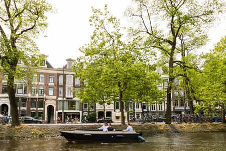 Amesterdam, Holland â 2019. Boat trip on the Amstel river in Amsterdam.のeditorial素材
