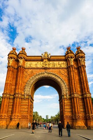 Barcelona, Spain â 2019. People are strolling through an alley between the arch of triumph and Ciutadella park Barcelona, Spain.のeditorial素材