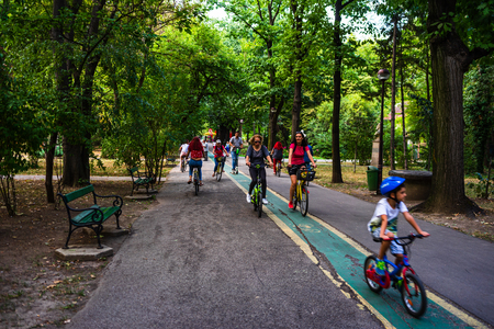 People having fun in King Mihai I park (Herastrau park) in Bucharest, Romania, 2019.のeditorial素材