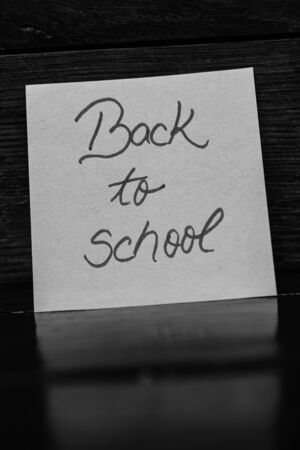 Memo post reminder with text Back to school.の写真素材