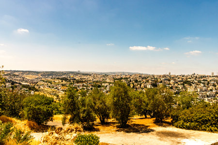 Panoramic view of the turquoise waters and the surrounding landscape from an overlook in Israelの写真素材