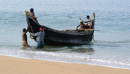 KERALA, SOUTH INDIA, MARCH 15: Kerala, South India,  March 15, 2011.  Fishermen in a boat catching fish in the oceanのeditorial素材