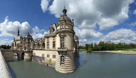 panoramic view of the hateau de Chantilly   Chantilly Castle  , Oise, Picardie, Franceのeditorial素材