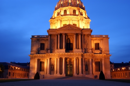 Les Invalides  The National Residence of the Invalids  at night - Paris, Franceのeditorial素材