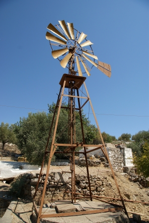Old ranch windmill の写真素材