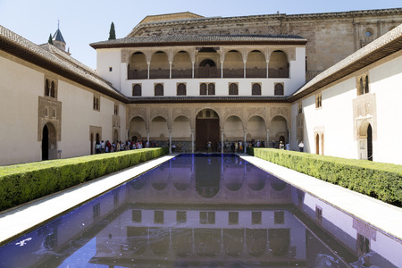 Alhambra Palace and tourists- medieval moorish castle in Granada, Andalusia, Spainのeditorial素材