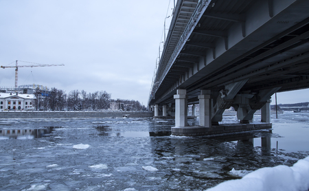 Moskva River, Luzhnetskaya Bridge (Metro Bridge) on a winter evening. Moscow, Russia  のeditorial素材