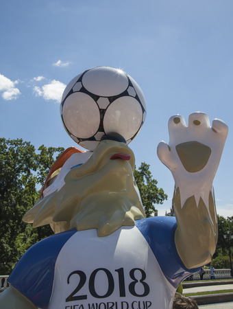 Official mascot of the 2018 FIFA World Cup in Russia-- wolf Zabivaka  (Manezhnaya Square). Moscowのeditorial素材