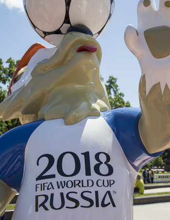 Official mascot of the 2018 FIFA World Cup in Russia-- wolf Zabivaka  (Manezhnaya Square). Moscowのeditorial素材