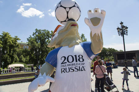 Official mascot of the 2018 FIFA World Cup in Russia-- wolf Zabivaka  (Manezhnaya Square). Moscowのeditorial素材