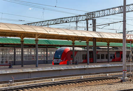 On the train station platform-- Kursky railway terminal (also known as Moscow Kurskaya railway) is one of the nine railway terminals in Moscow, Russiaのeditorial素材