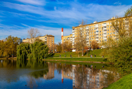 Big Novodevichy pond on a sunny autumn day near the Novodevichy convent (Bogoroditse-Smolensky monastery). Moscow, Russia. UNESCO world heritage siteのeditorial素材