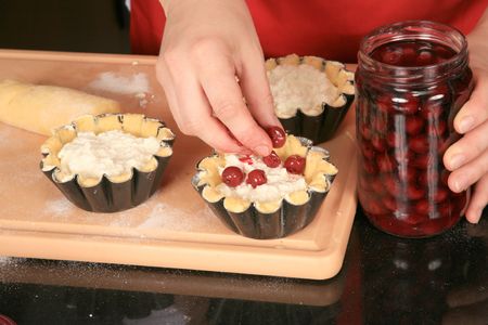 Preparation biscuits with cherries and cream 2の写真素材