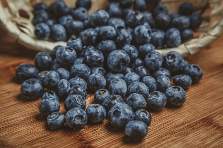 Fresh wet blueberry on wooden board, narrow depth of fieldの写真素材