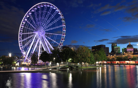 Ferris wheel at night.の写真素材