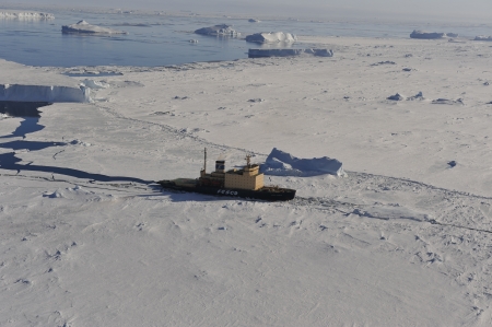Icebreaker Kapitan Khlebnikov in the ice , Snow  Hill Antarctica 2010のeditorial素材