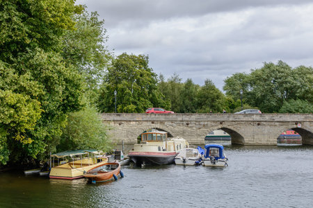 Stratford Upon Avon, United Kingdom - July 12, Bridge over the Avon on July 12, 2016 in Stratford, United Kingdom. An authentic coutryside town in England, birthplace of Shakespeare.のeditorial素材