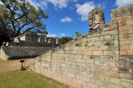 mayan ball game ruinas in copan