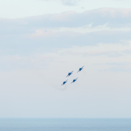 Yalta - June 12. Celebrating the Day of Russia of the flight group Russian Knights Russkie Vityazi on June 12, 2014 in Yalta, Russia. Group SU-27 in flight.のeditorial素材