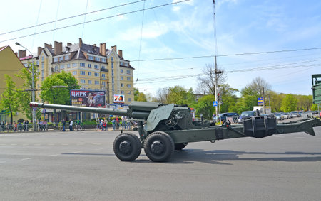 KALININGRAD, RUSSIA - MAY 09, 2015: the 152-mm towed gun of "Hyacinth B", 2A36 after parade in honor of the Victory Dayのeditorial素材