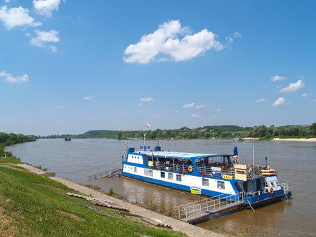 KAZIMEZH SUBMULTIPLE, POLAND - JULY 23, 2010: The river Vistula in Kazimezhe Dolnomのeditorial素材