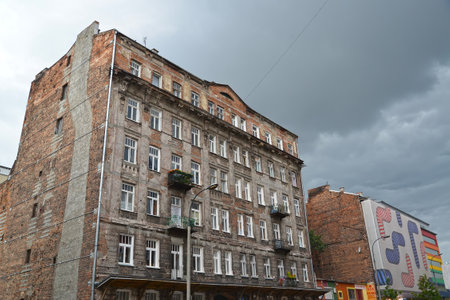 WARSAW, POLAND - AUGUST 27, 2014: The old residential building on Yagellonskaya Street in the area Prague-Pulnotsのeditorial素材