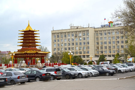 ELISTA, RUSSIA - APRIL 19, 2017: The automobile parking at Lenin Square. Kalmykiaのeditorial素材