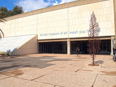 TEL AVIV, ISRAEL - OCTOBER 08, 2012: Entrance to the building of Tel-Avivsky museum of Fine Artsのeditorial素材