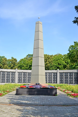 CHERNYAKHOVSK, RUSSIA - AUGUST 16, 2019: An obelisk on a mass grave of the Soviet soldiers. Kaliningrad regionのeditorial素材