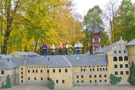KALININGRAD, RUSSIA - OCTOBER 19, 2019: Tourists examine the layout of the Royal Kenigsberg Castle in South Park. Miniature Park History in Architectureのeditorial素材