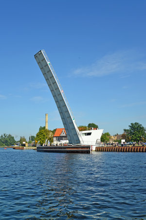 GDANSK, POLAND - AUGUST 10, 2017: Drawbridge over the Motlawa Riverのeditorial素材