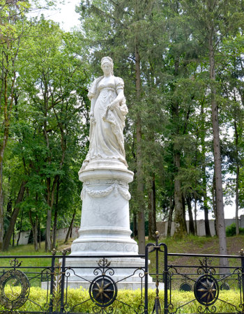 SOVIETSK, RUSSIA - JULY 01, 2019: Monument to the Prussian Queen Louise in the city park. Kaliningrad regionのeditorial素材