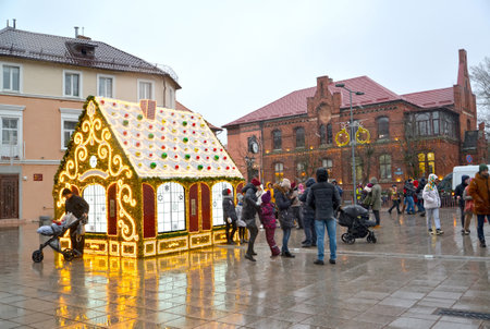 ZELENOGRADSK, RUSSIA - JANUARY 05, 2021: People walk in the Central square on new year's dayのeditorial素材